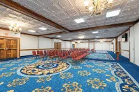 Holiday Lodge Hotel and Conference Center - 3-Star