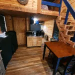The Windstorm Cabin - Pet-Friendly & a 2-Person Jacuzzi Hot Tub! - Villas