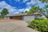 Mid-century Home on Canyon-edge With Stellar Views - Wifi