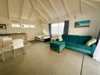 The Olive Motel - parking