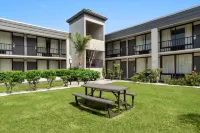 Ramada by Wyndham Cocoa - 3-Star