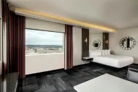 The Davenport Grand, Autograph Collection - Kylpyammeita
