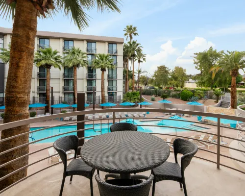 Embassy Suites by Hilton Phoenix Biltmore Phòng Photos