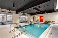 Aloft Savannah Downtown Historic District - مسبح