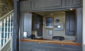 Dog House by Chef & Brewer Collection