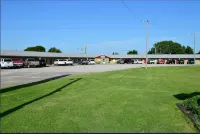 Green Acre Motel by OYO Near Rush County Airport - Motels