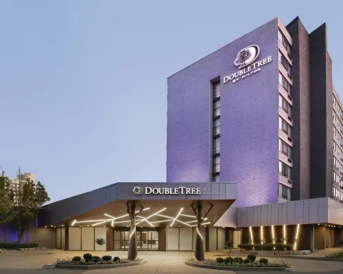 DoubleTree by Hilton Hotel Toronto Airport West Hotels near Applewood