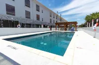 Hampton Inn & Suites Denton - Pools