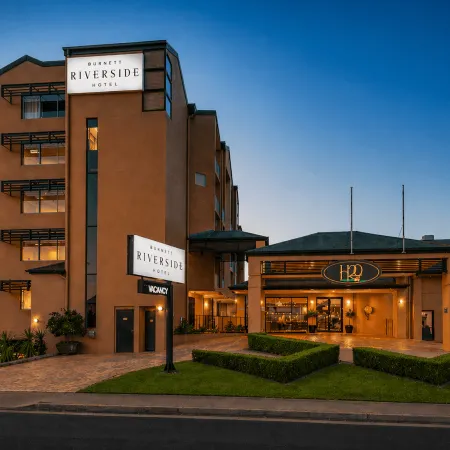 Burnett Riverside Hotel