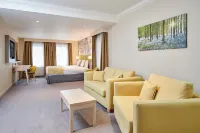 Holiday Inn CORBY - KETTERING A43 by IHG - piscina
