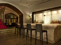 The Taj Mahal Tower, Mumbai Hotels near JBIMS