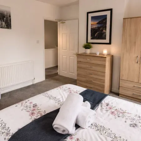 Cathays 6Br Gem: New, Hot Tub, City Close
