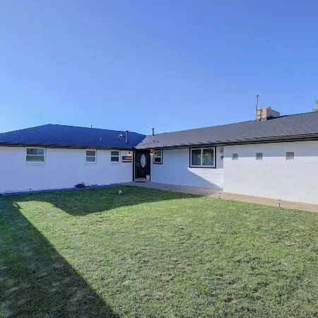 Half-acre Yard, Modern Interior! Aurora Home