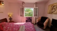 Detached 2-Bedroom House with Private Garden and Terrace. Quiet Location and Pool - Wifi