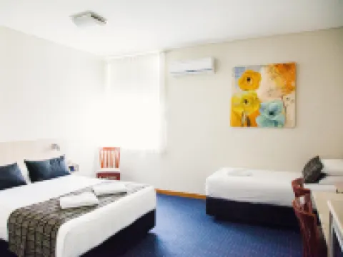 Tudor Inn Newcastle Hotels in Hamilton