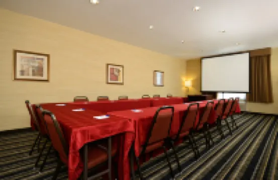 โรงแรม ฮอลิเดย์ อินน์ เอ็กซ์เพรส แอนด์ สวีทส์ เอลค์ โกรฟ เวสต์ I-5 บาย IHG