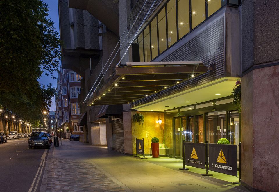 2. 세인트 자일스 ..