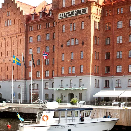 Elite Hotel Marina Tower, Spa & Resort Отели рядом с достопримечательностью «Ресторан Традгарден»