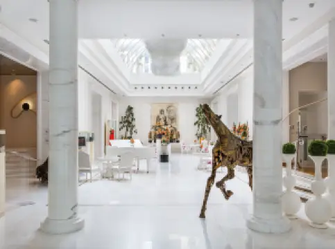 โรงแรมและสปาบอสโคโล นีซ