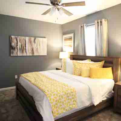 Spacious 3-Bedroom Condo with Golf Views Near Disney Rooms