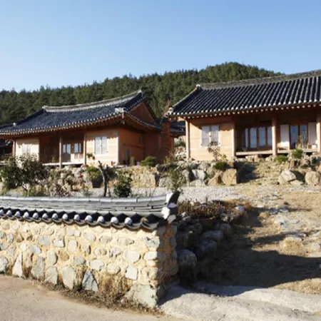 Gurye Unjoru Makdungi Hanok Stay