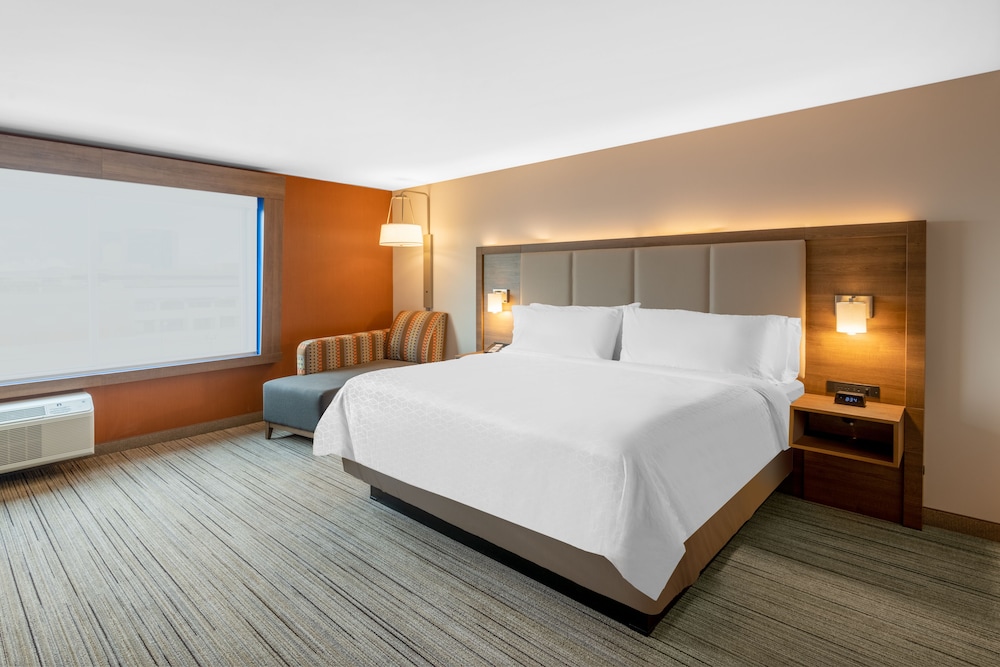 Holiday Inn Express & Suites Phoenix - Airport North, an Ihg Hotel