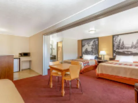 Super 8 by Wyndham Evanston Hoteles en Evanston