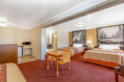Super 8 by Wyndham Evanston Hotels in Evanston