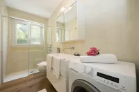 Charm Apartment - Happy Rentals - Kitchenette
