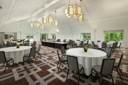 Hilton Short Hills Отели рядом с достопримечательностью «Нокия Белл Лабс»