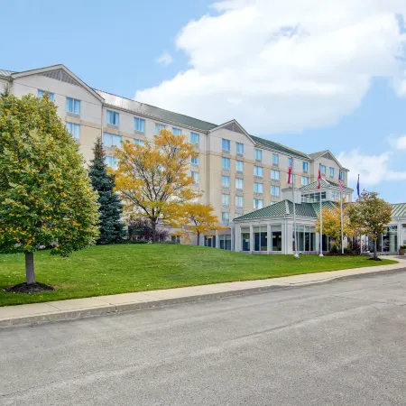 Hilton Garden Inn Toronto/Mississauga Отели рядом с достопримечательностью «Торговый центр Square One»