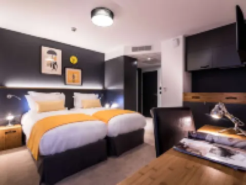 ベストウェスタン プラス スーツケース パリ ラデファンス アニエール・シュル・セーヌのホテル