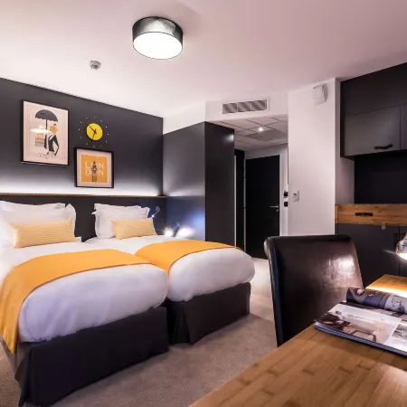 Best Western Plus Suitcase Paris la Defense