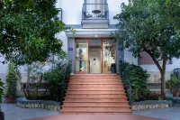 Hotel la Pergola Hotel dekat Chiesa di San Prisco e Agnello