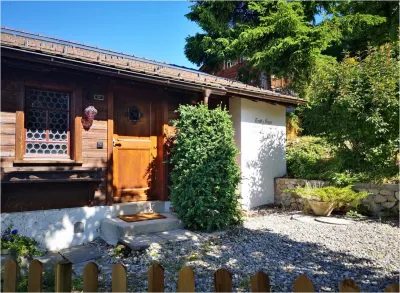 Chalet with Panoramic Views of the Mountains of the Oberland and Lake Thun Hoteles cerca de Lago de Thun