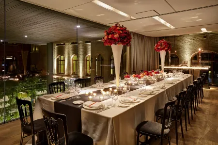 Conservatorium Hotel (Operated by Mandarin Oriental) Отели рядом с достопримечательностью «Мост Питон»