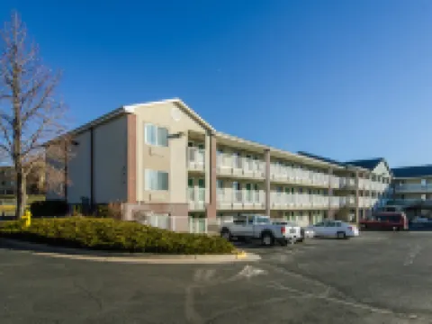 ホームタウン スタジオズ デンバー - ソーントン バイ レッド ルーフ ソーントンのホテル