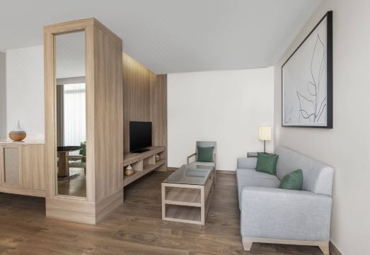 4. 코트야드 바이 ..