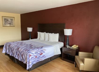 Red Roof Inn & Suites Cleveland, TN