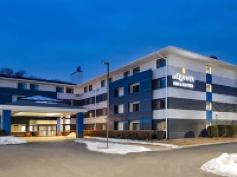 La Quinta Inn & Suites by Wyndham Minneapolis-Minnetonka Hotels in Minnetonka