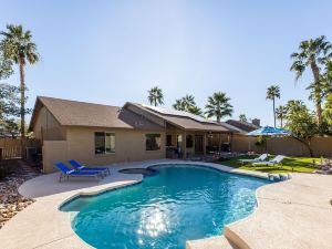 Scottsdale Friess 4 Bedroom Home by RedAwning
