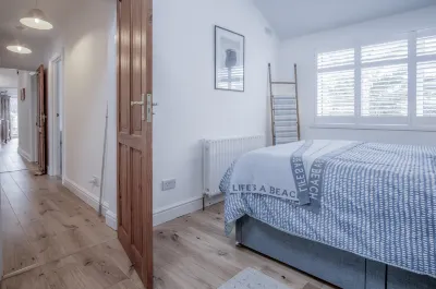 Town Heights - 3 Bedroom Holiday Home - Tenby