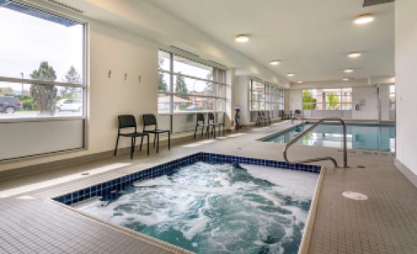 Econo Lodge Inn & Suites