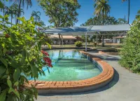 Contour Hotel - Pools