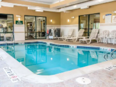 Comfort Suites Hotels in Canton