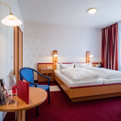Hotel Deutsches Haus Отели рядом с достопримечательностью «Станция метро Robert Kirchhoffstraße»