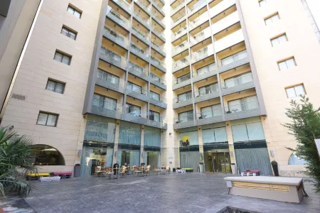 Ramada by Wyndham Downtown Beirut Отели рядом с достопримечательностью «Рынки Бейрута (Суки)»