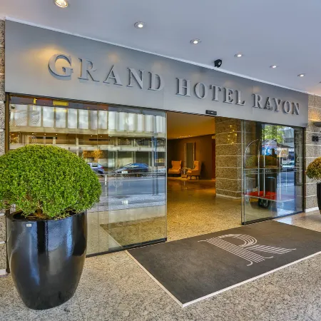 Grand Mercure Curitiba Rayon Отели рядом с достопримечательностью «Улица 24 часа»