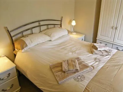 Candy Cottage Hotels in North Wootton