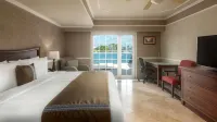 Villa Mercedes Merida, Curio Collection by Hilton - موقف سيارات